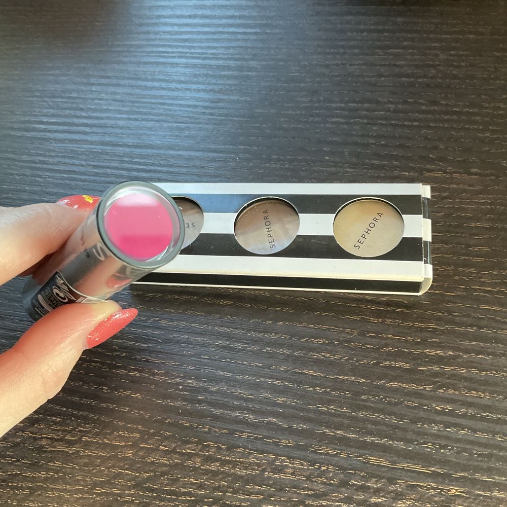 Sephora pojedyńcze cienie do powiek i gratis szminka