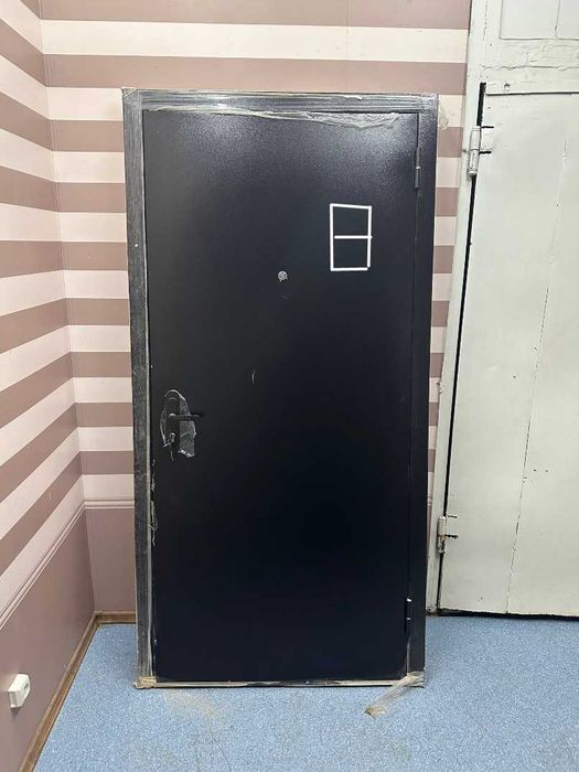 Двері вхідні металеві з Новобудов Склад з дверима БУ м.Шулявська