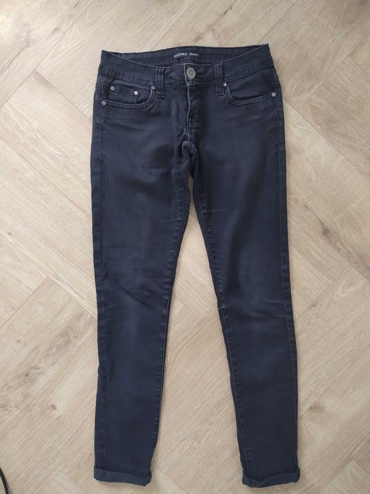 Czarne spodnie z niskim stanem