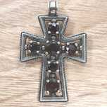 Krzyż srebrny p925 z granatami 8,96g 4,5x3cm 6 kamieni