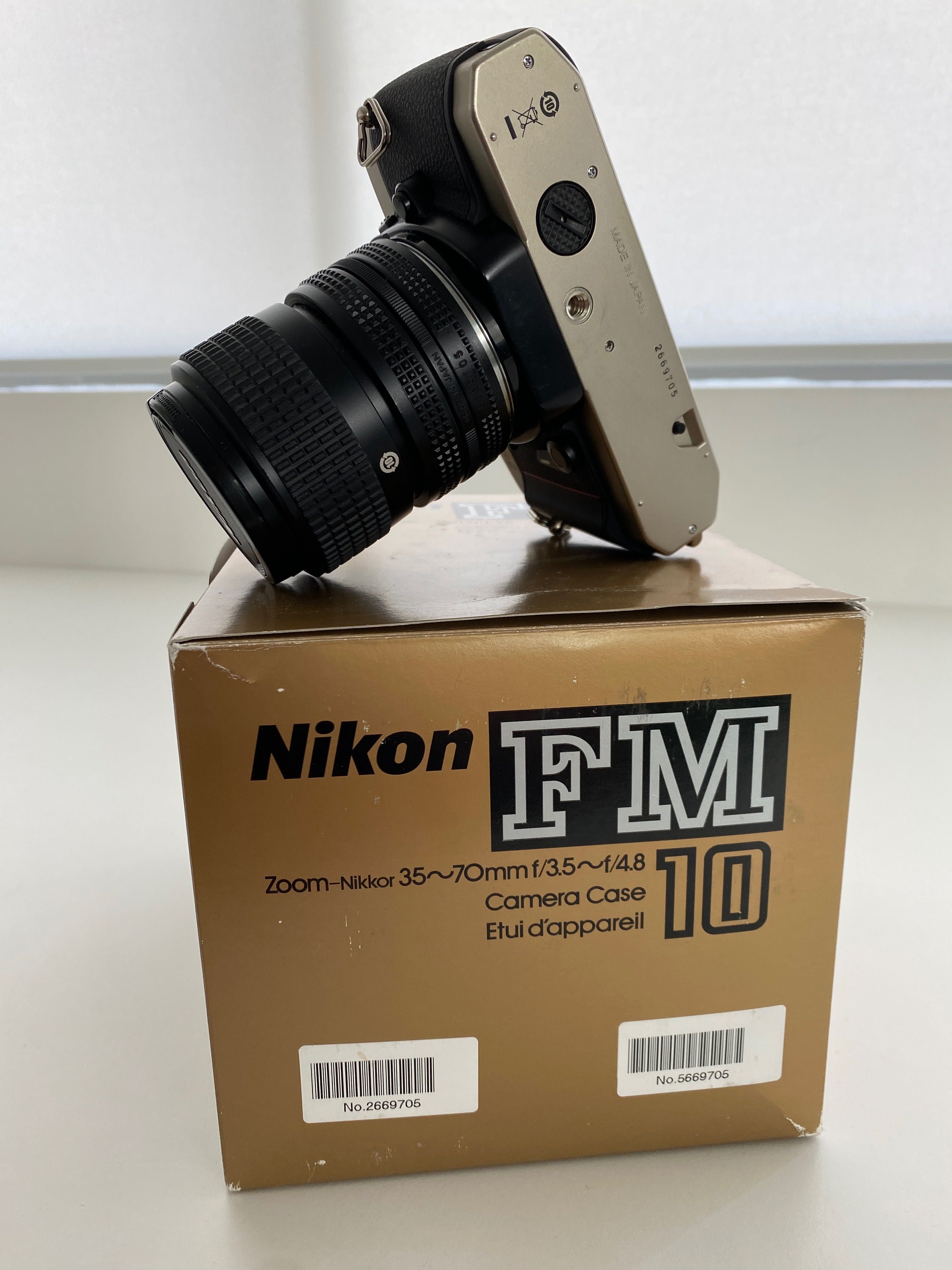 Nikon FM-10, компактна плівкова камера з механічним завтвором