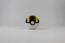 UltraBall – Kolekcjonerska figurka Pokémon, idealna na prezent!