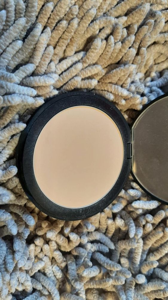 Puder  nars cove