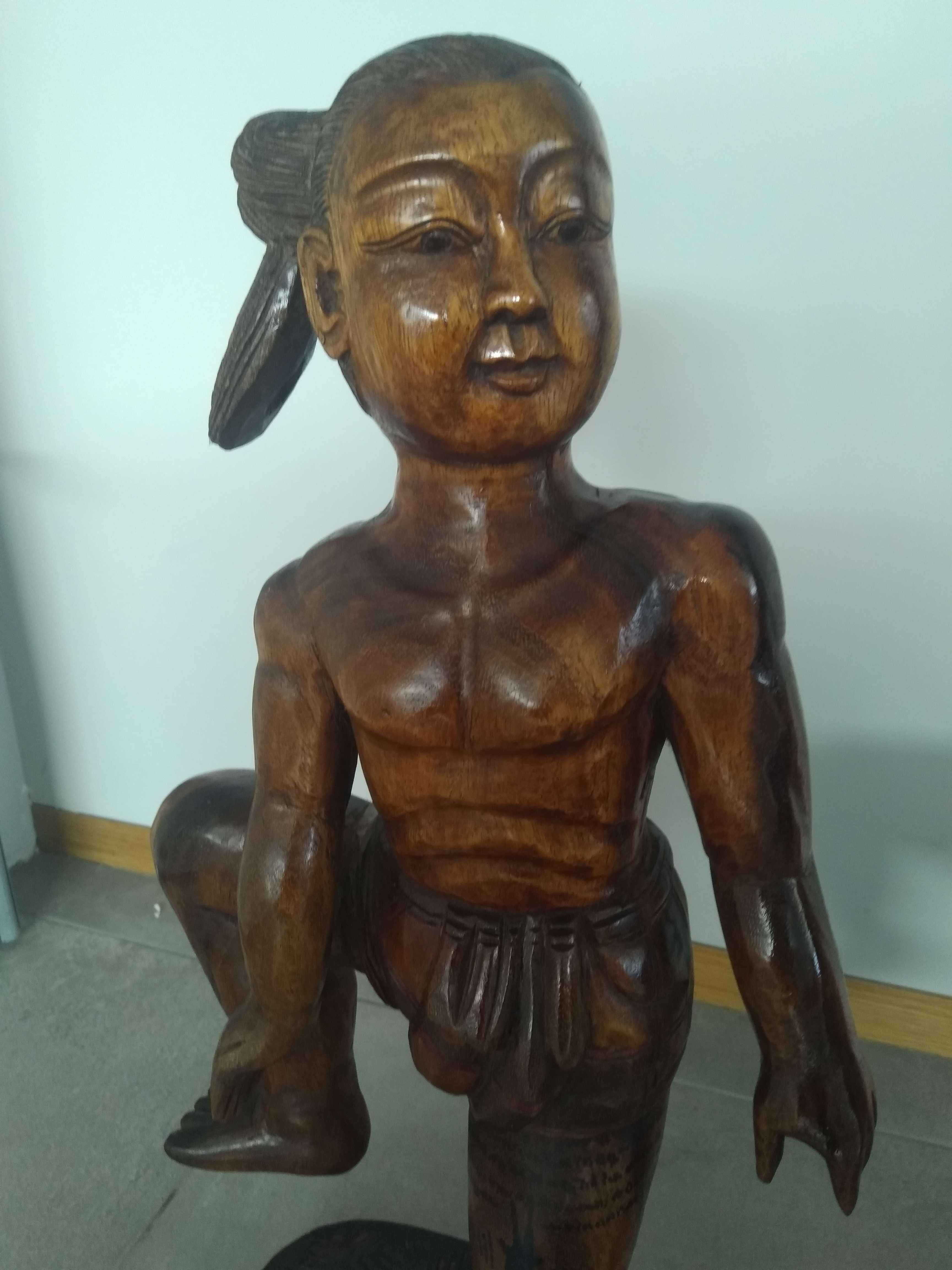 Estatueta Oriental Samurai - Madeira Maciça de Elevada Qualidade