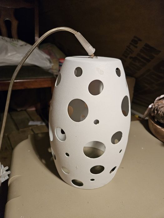 Żyrandol bialy metalowy