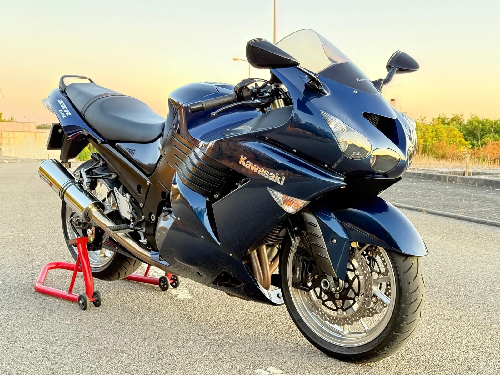 Kavasaki zzr 1400 nacional pouquíssimo kms.valor é fixo.