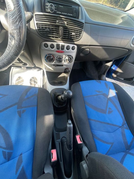 Fiat Punto 1.2 (2003) – Económico e Pronto a Andar