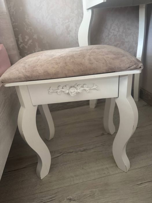 Стол визажный + стул для девочки