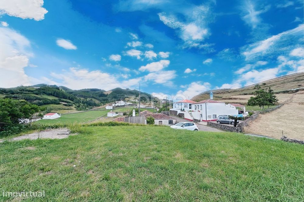 Moradia T2 com Potencial de Reabilitação – Malbusca, Santo Espírito...