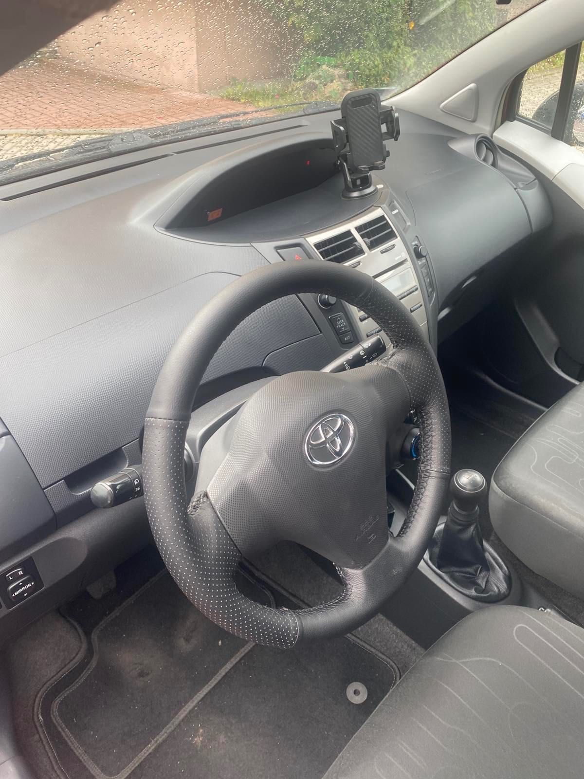 Sprzedaję samochód marki Toyota