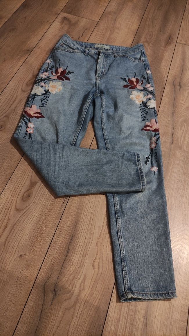 Spodnie jeansowe z haftem MOM W28 L32