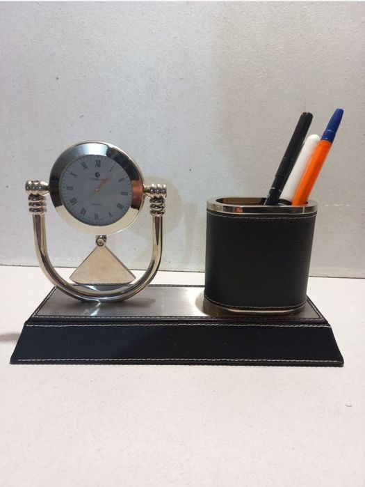 Канцелярська підставка з годинником на робочий стіл