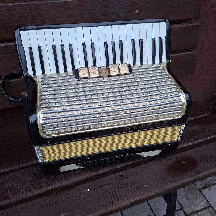 Akordoen Hohner Concerto 72 basy