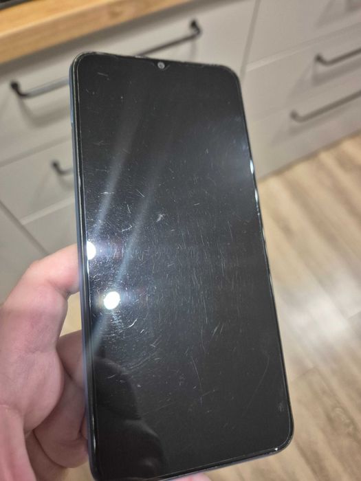 Niebieski smartfon Realme C25Y