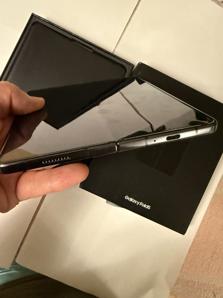 Samsung Galaxy Fold5  12/256gb