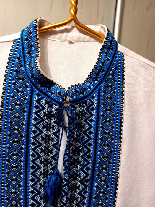 Продам вишиванку чоловічу 46р.