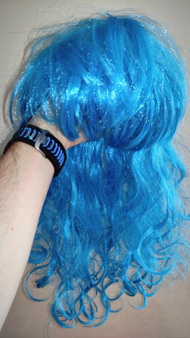 Продам перуку, блакитне, блискуче волосся Мальвіни, 60см.