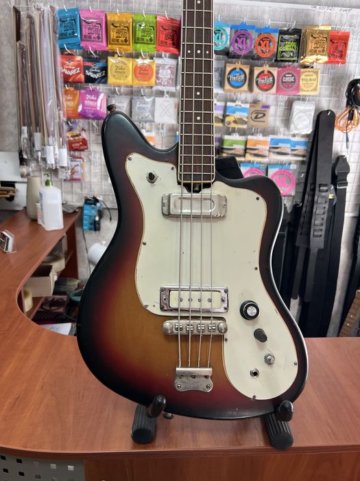 Німецька Бас Гітара Musima de Luxe 25. Нові струни і нові Кілки