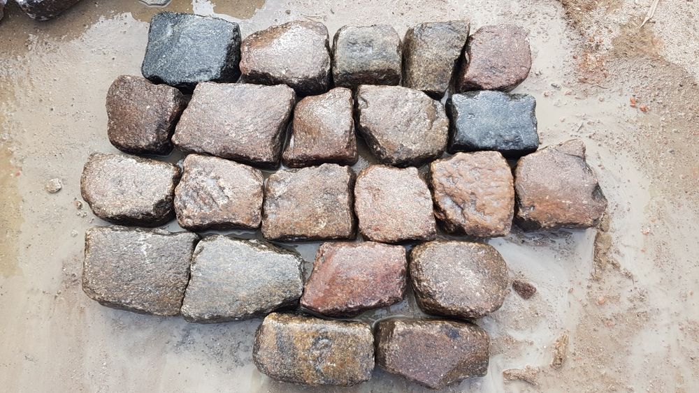 Kamień polny łupany rzędówka kocie łby kostka granitowa starobruk