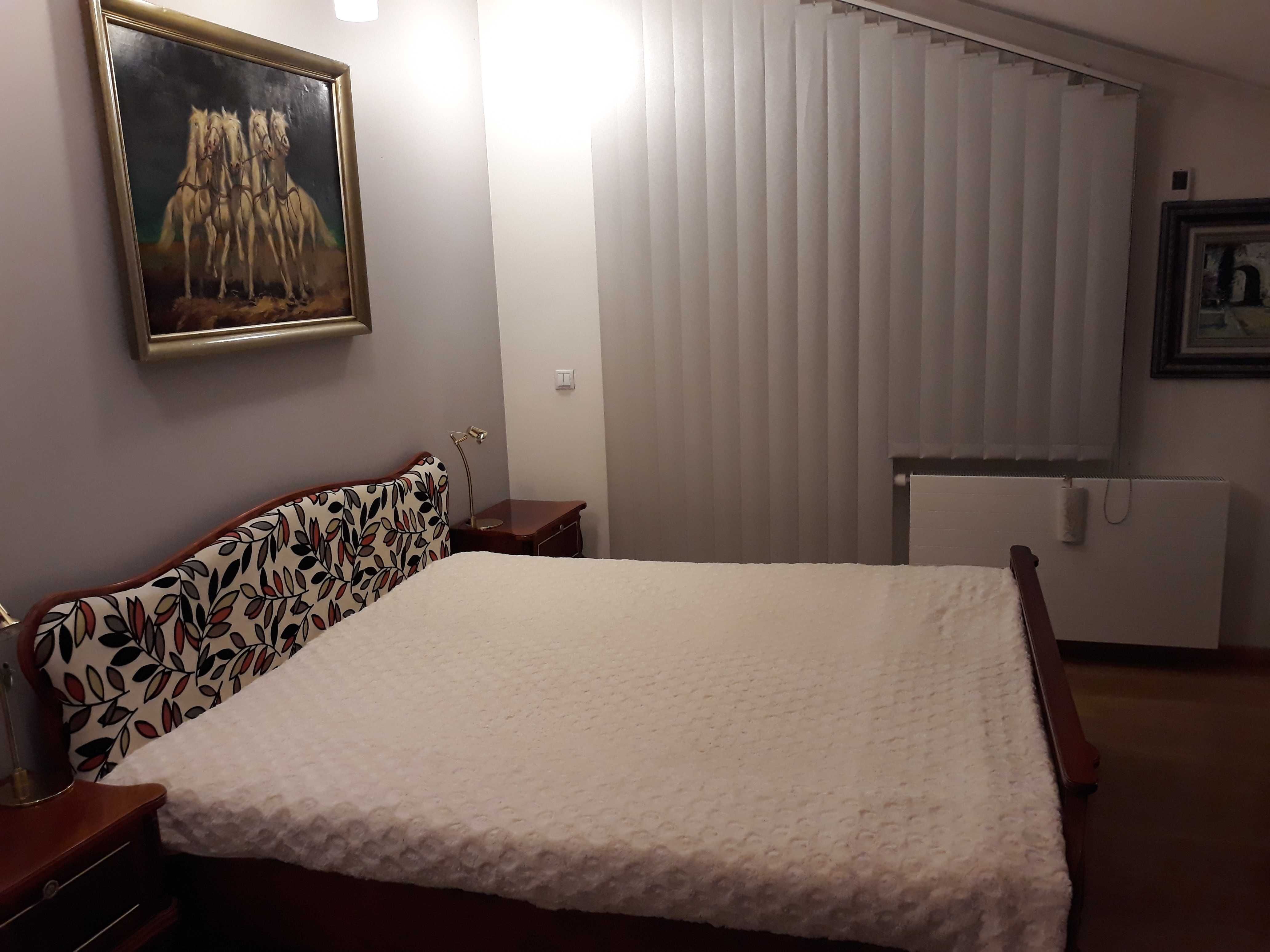 Sypialnia drewniana, łóżko 2 nakastliki szafa toaletka stołek złocenia