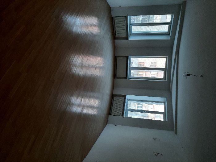 Продам великогабаритну 3-кімнатну квартиру в центрі міста