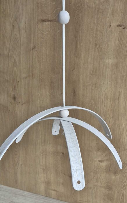 Karuzela zawieszka do łóżeczka dziecięcego drewniana biała