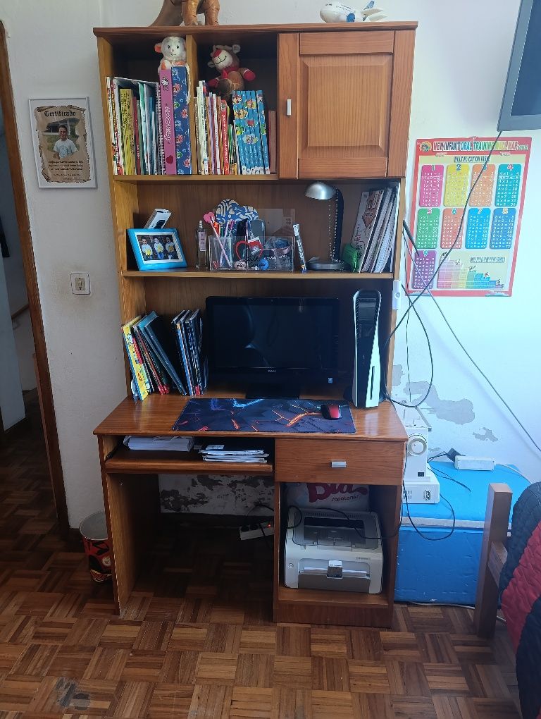 Cama solteiro + secretária
