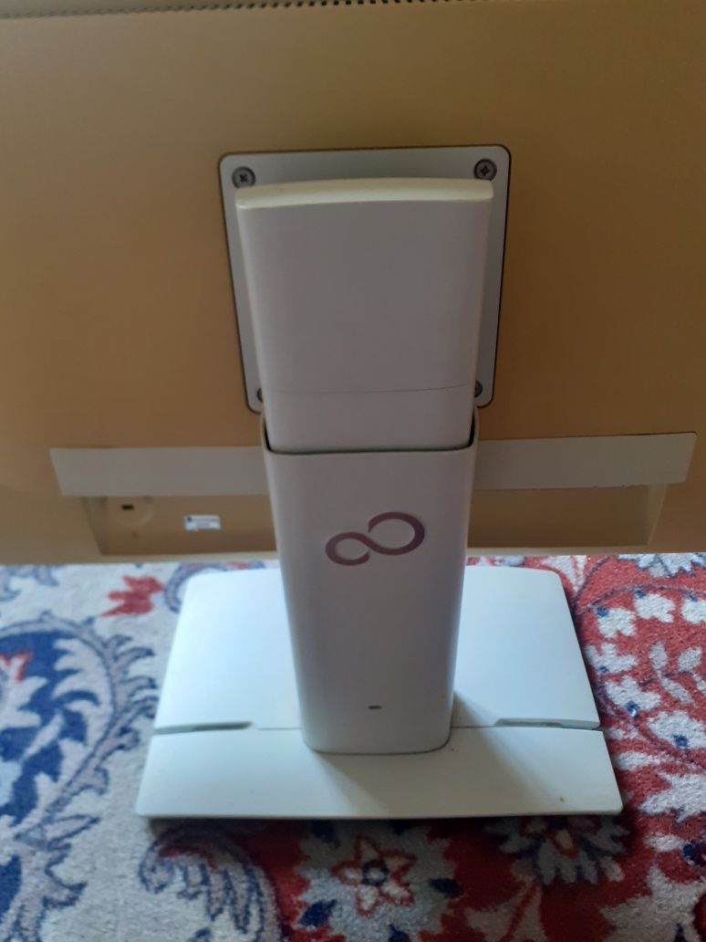 Monitor LCD Fujitsu