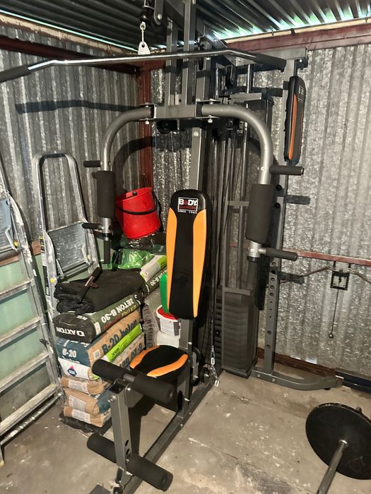 Atlas body sculpture