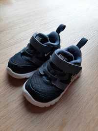 Buciki sportowe adidasy niemowlęce na wiosnę Nike rozm. 19.5