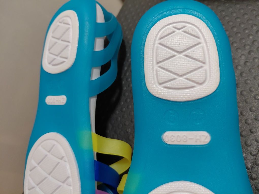 Sandały gumowe a la crocs 40