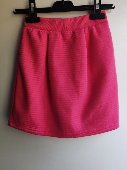 Spódniczki mini zestaw różowa z kieszeniami i szara w groszki 122