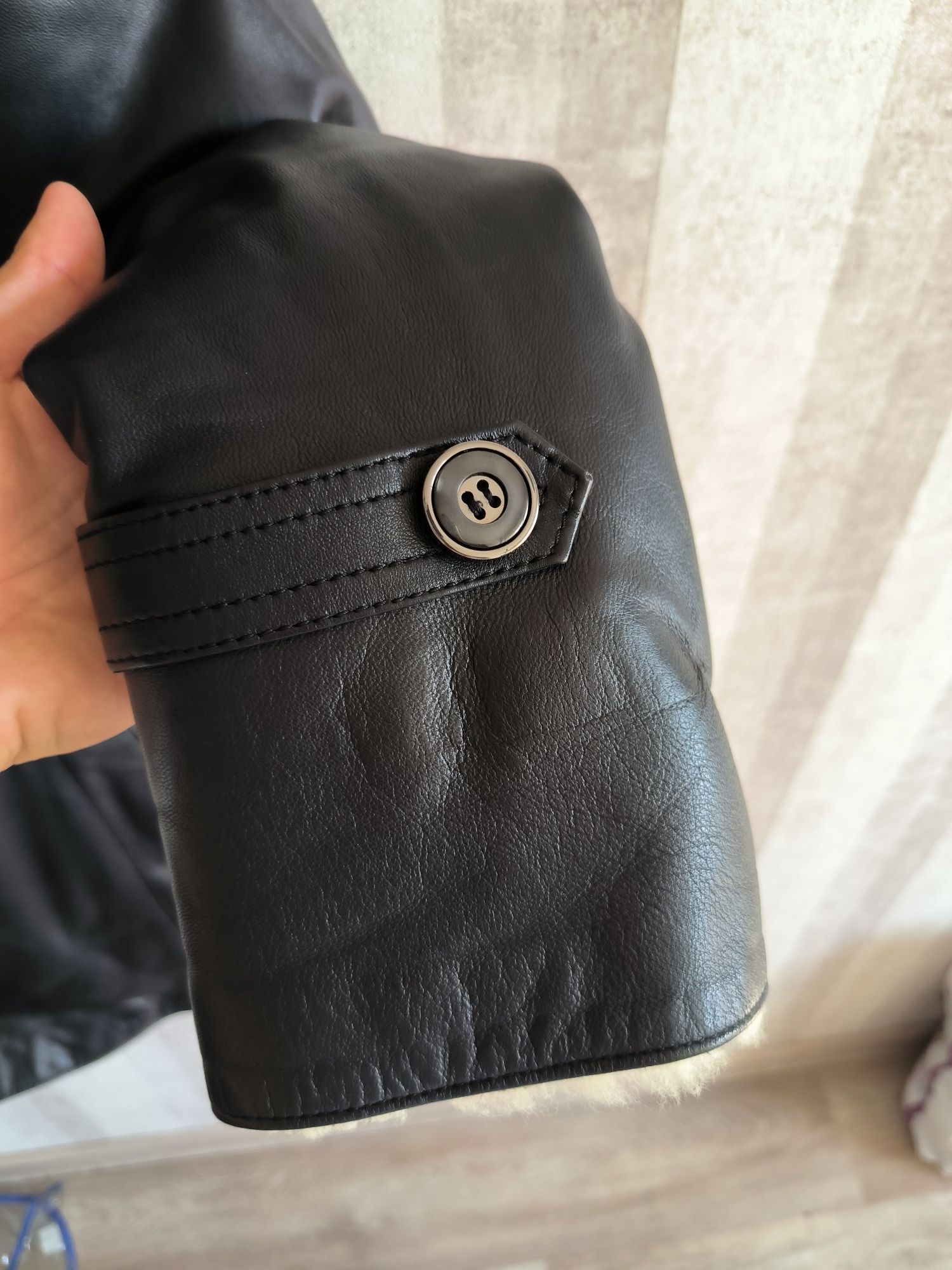 Продам женскую дубленку xs