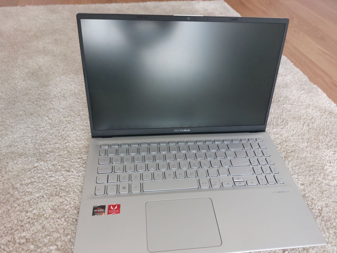 Portátil Asus VivoBook X512D