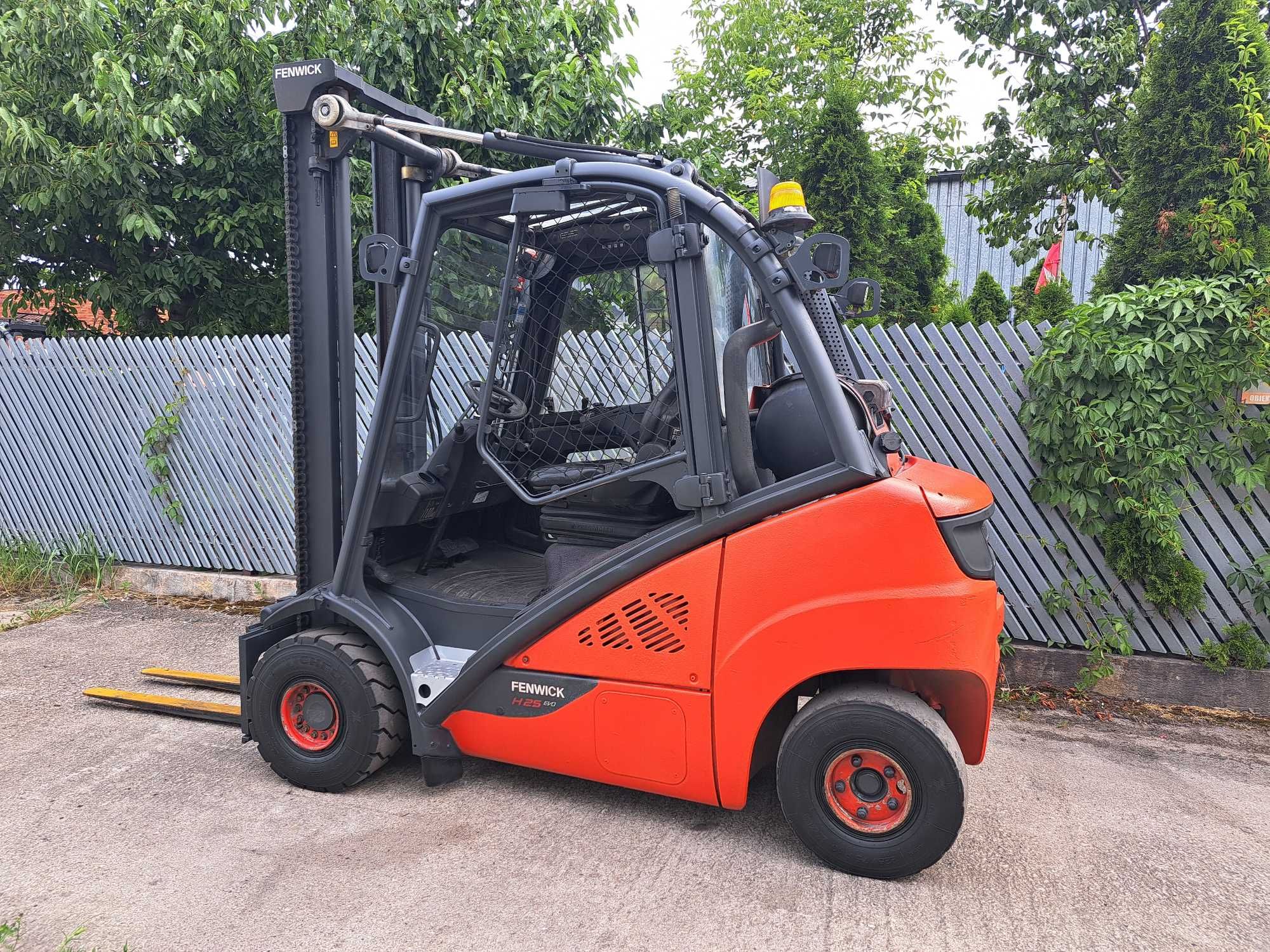 Linde H 25 Wózek widłowy Standard 405cm.  Kabina 2018r.