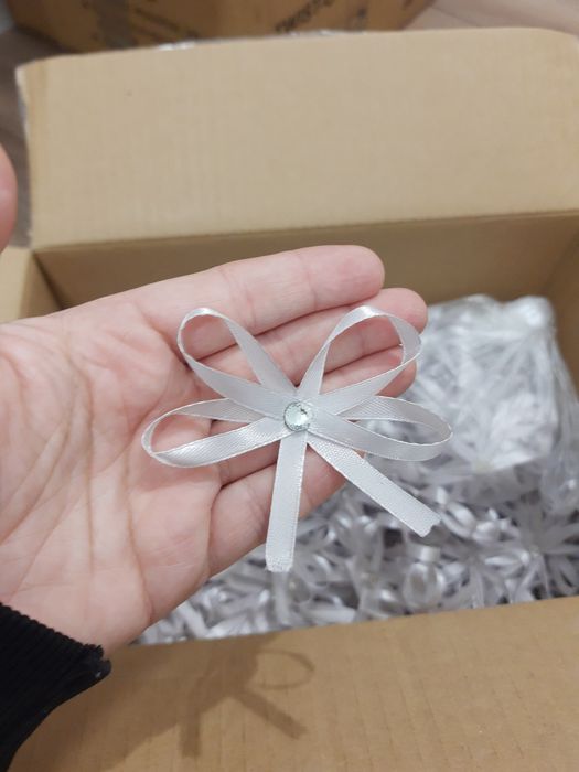 Kokardki zawieszki wstążki srebrne na butelki alkohol wódkę wesele