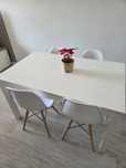 Mesa  extensível com cadeiras
