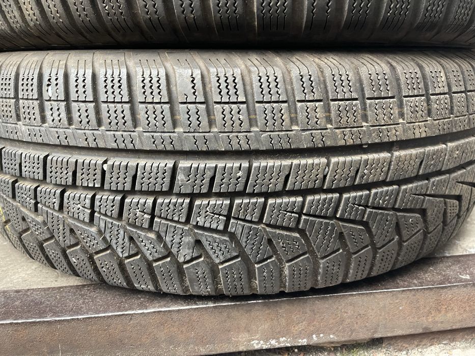 Шины 215/65 R17 Hankook б/у пара зима 6мм U7