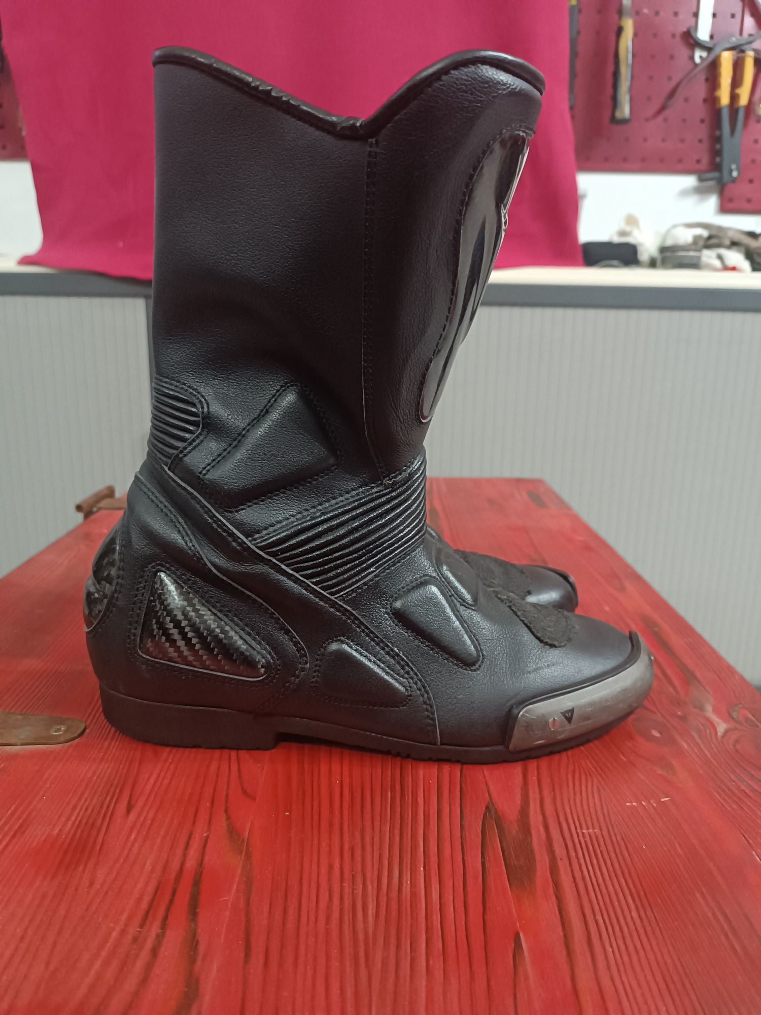 Botas Dainese em pele e carbono Tam. 42