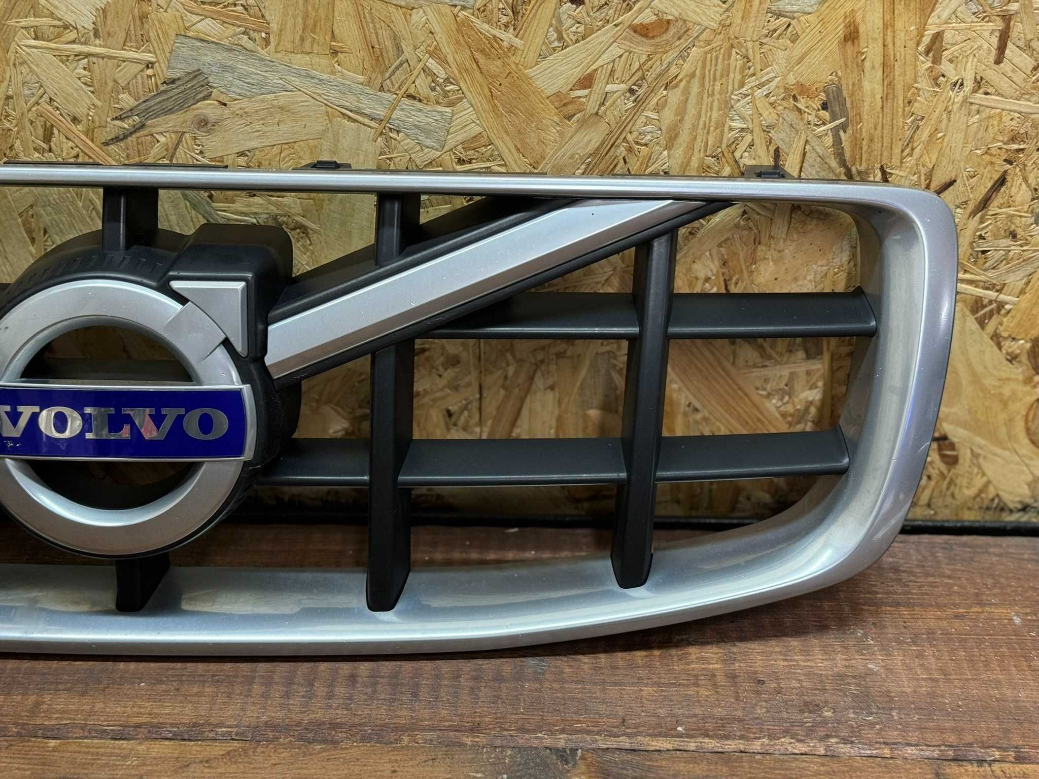 Oryginalny grill atrapa zderzaka  Volvo XC70 II pod radar