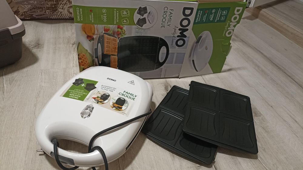 Вафельниця-бутербродниця Domo вживане