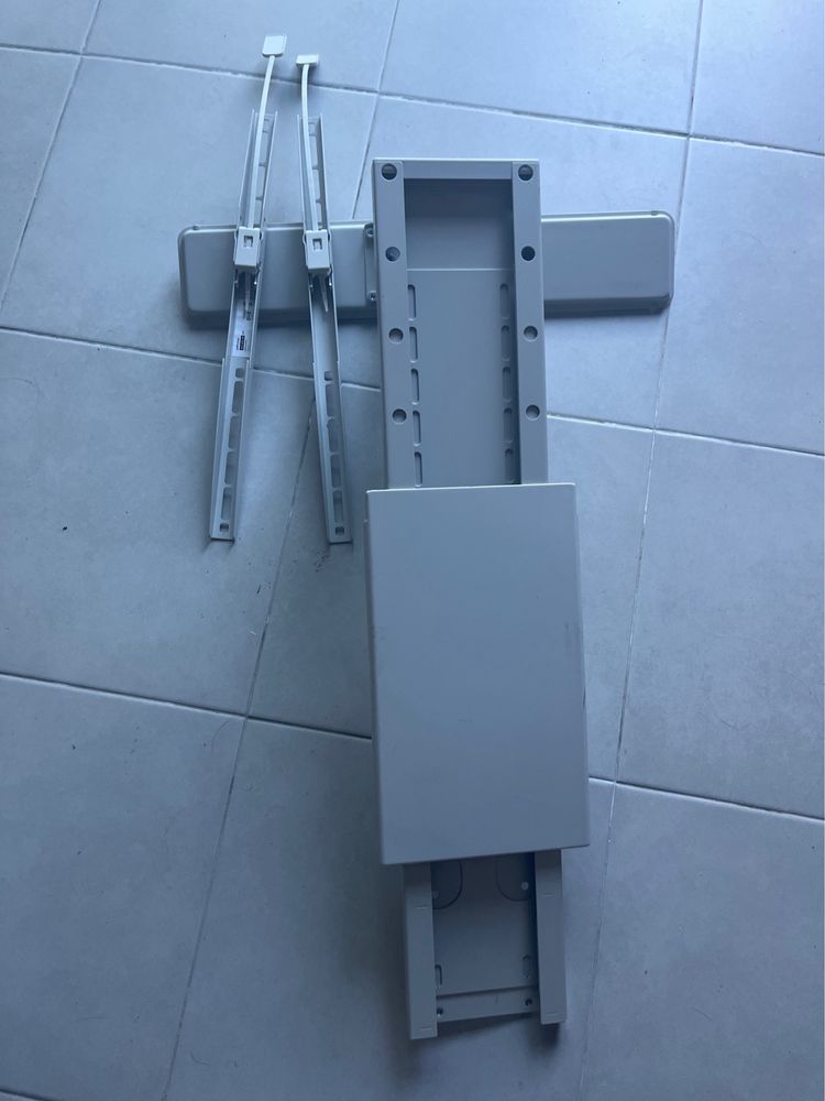Movel Tv Besta Ikea com suporte giratório para TV