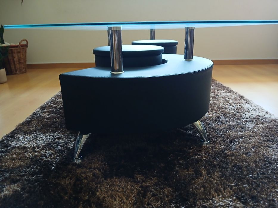 Mesa de sala de estar, completamente nova.