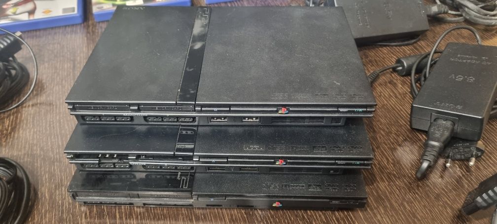 3 Playstation 2  slim com muitos extras