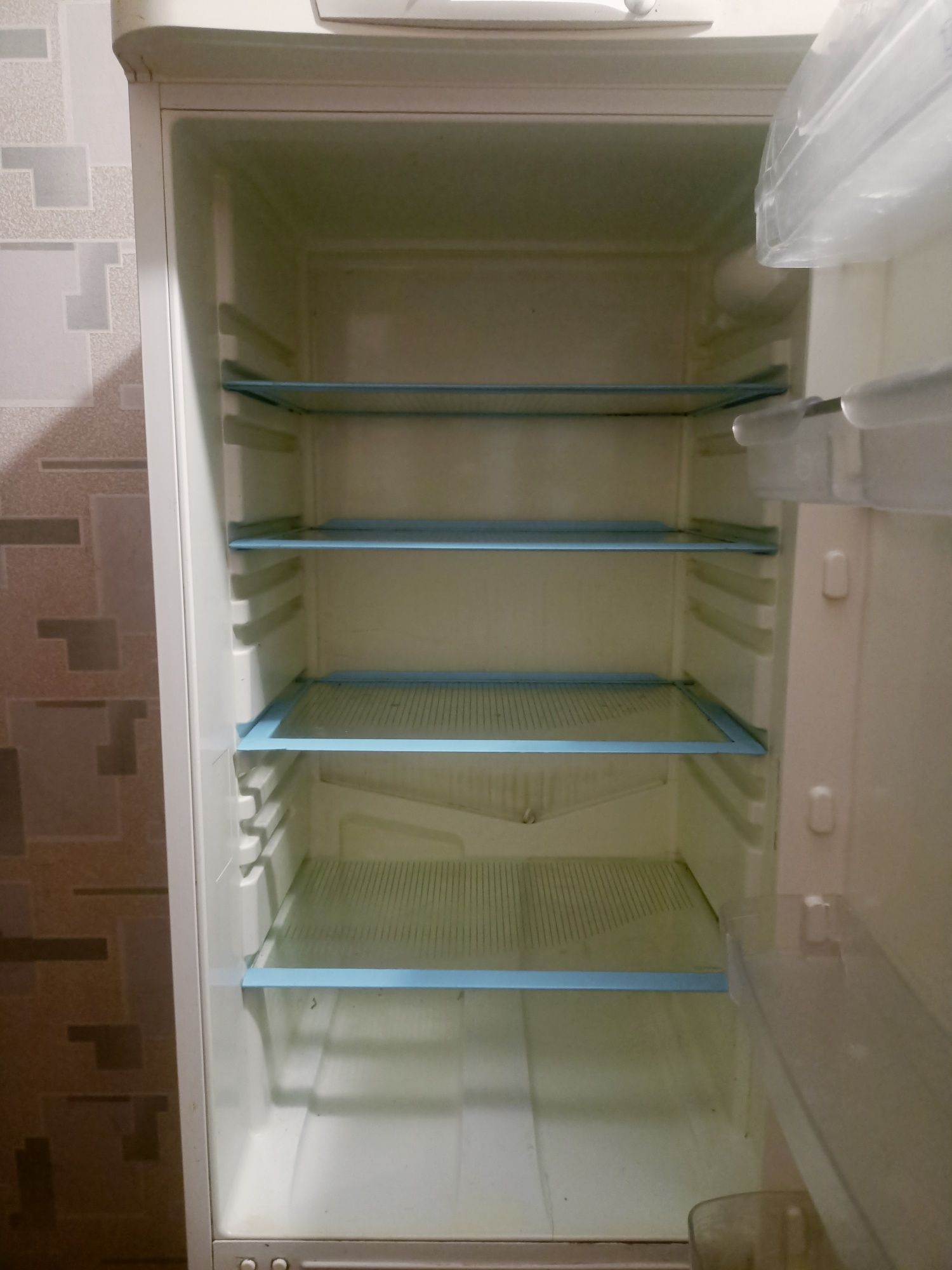 Холодильник індезит