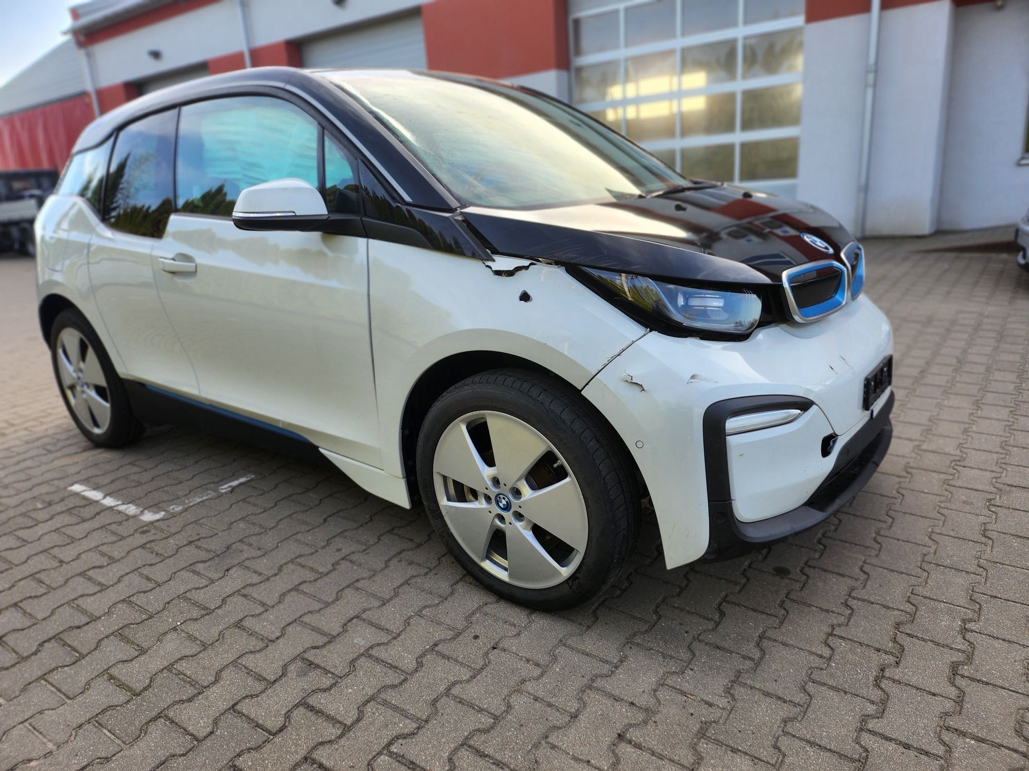 BMW I3 120Ah lekko uszkodzona