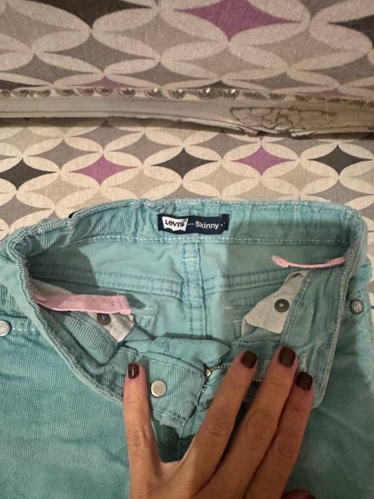 2 пары вельветовых джинс. Levi’s.