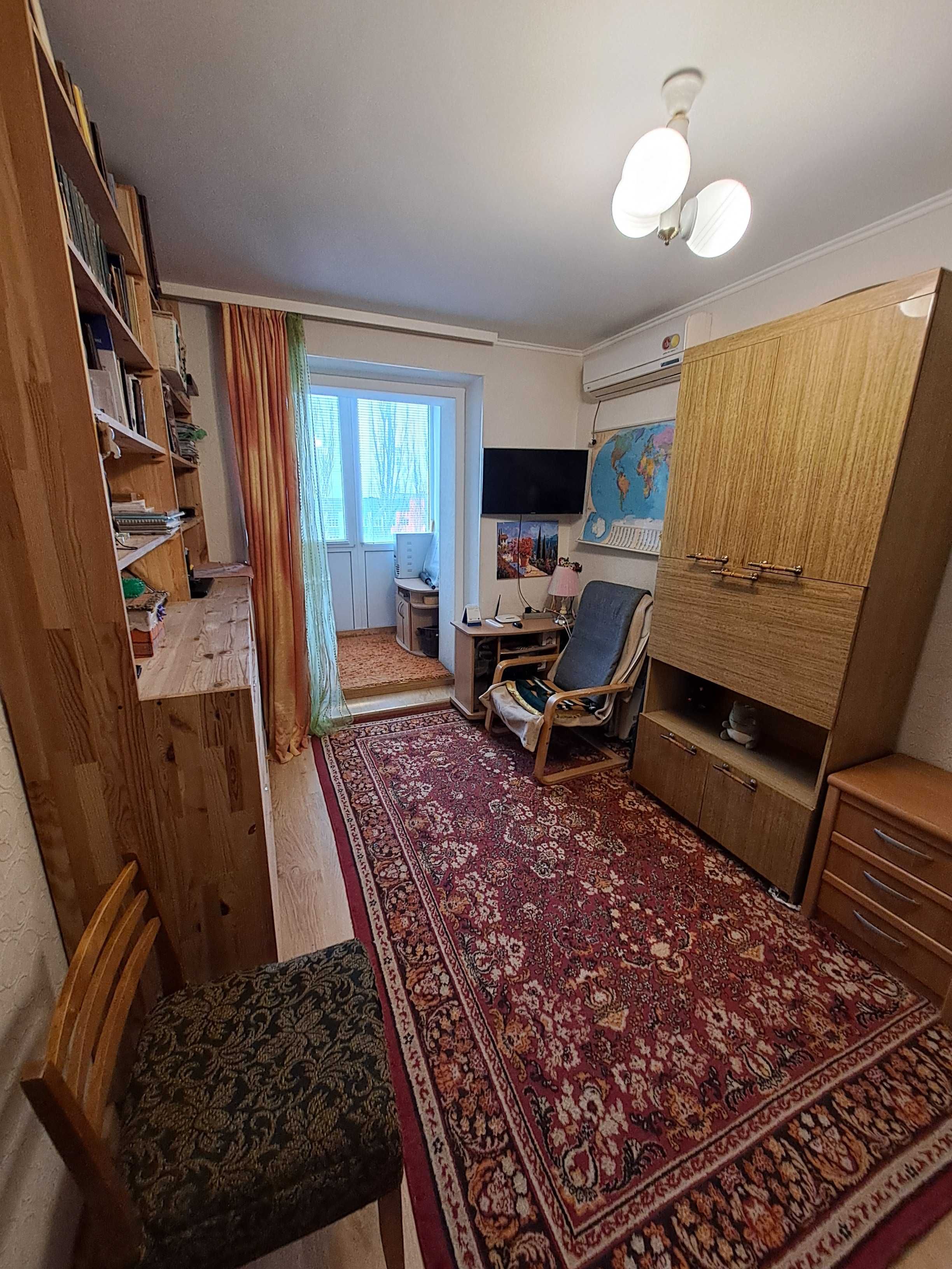 Продаж 2-x кімнатна квартира по вул. Чумаченка на Космосі