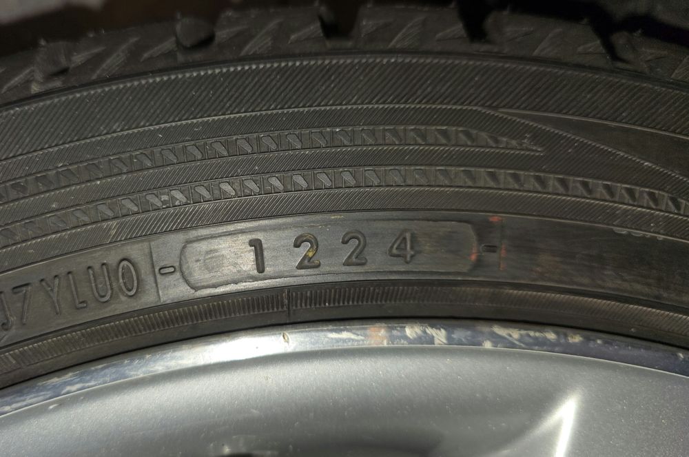 Opony zimowe Yokohama 7,5mm 24r // Felgi vw 18 cali