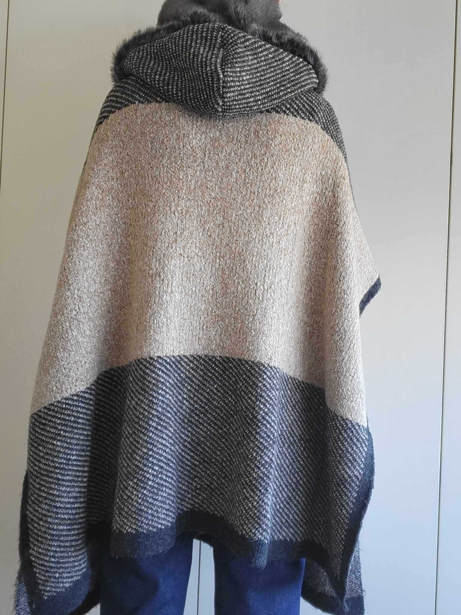 Capa Bege e Cinza Rato com Carapuço Pêlo - ZARA
